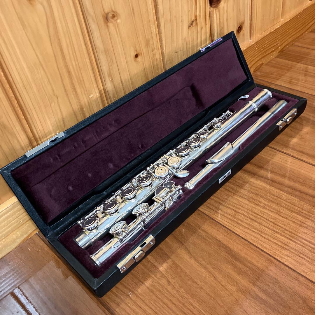 【中古】フルートYAMAHA ＹＦＬ212 &譜面台、その他　セット売り