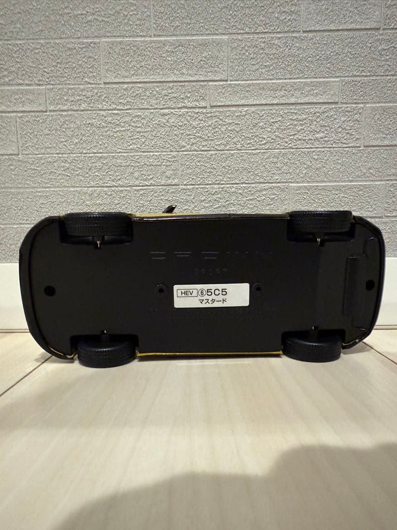 クラウンスポーツ　ミニカー　マスタード