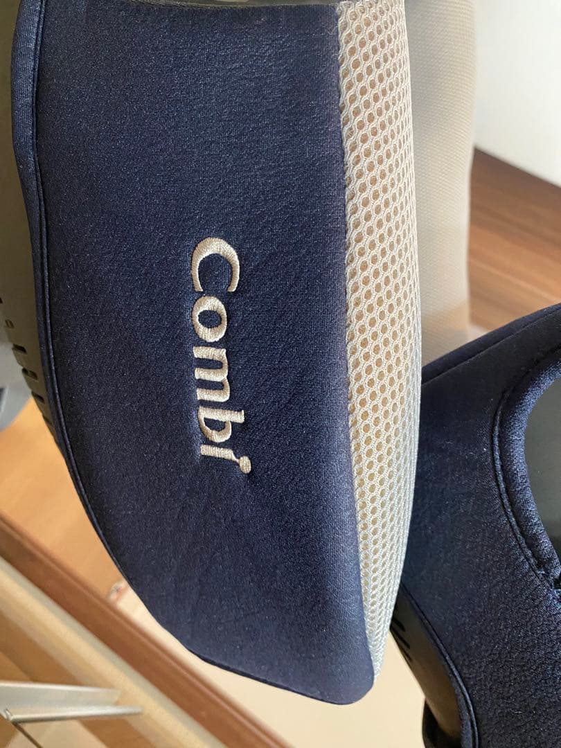 Combi 車用チャイルドシート リクライニング機能付き