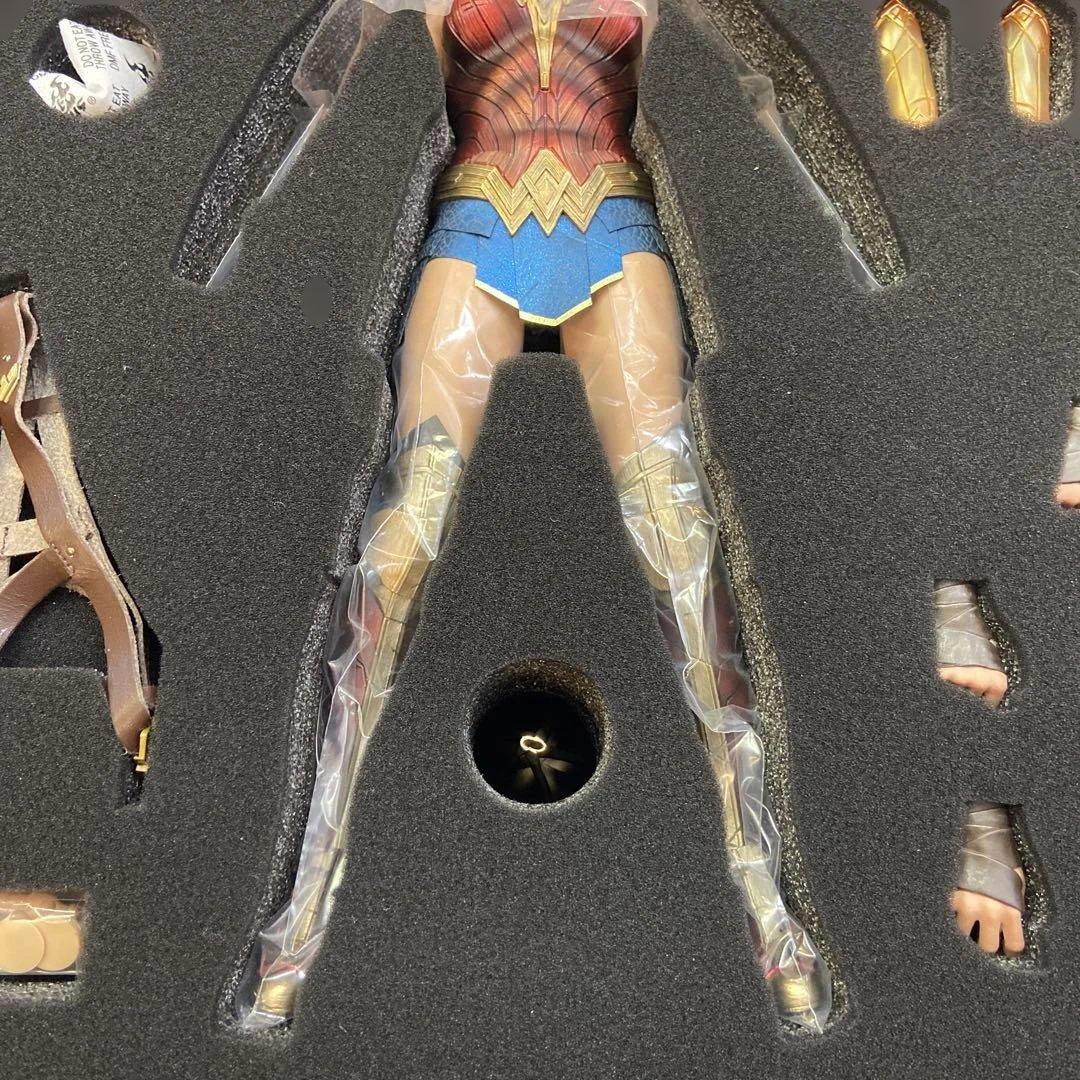 【未使用品】ホットトイズ ワンダーウーマン ワーナー100周年 MMS698