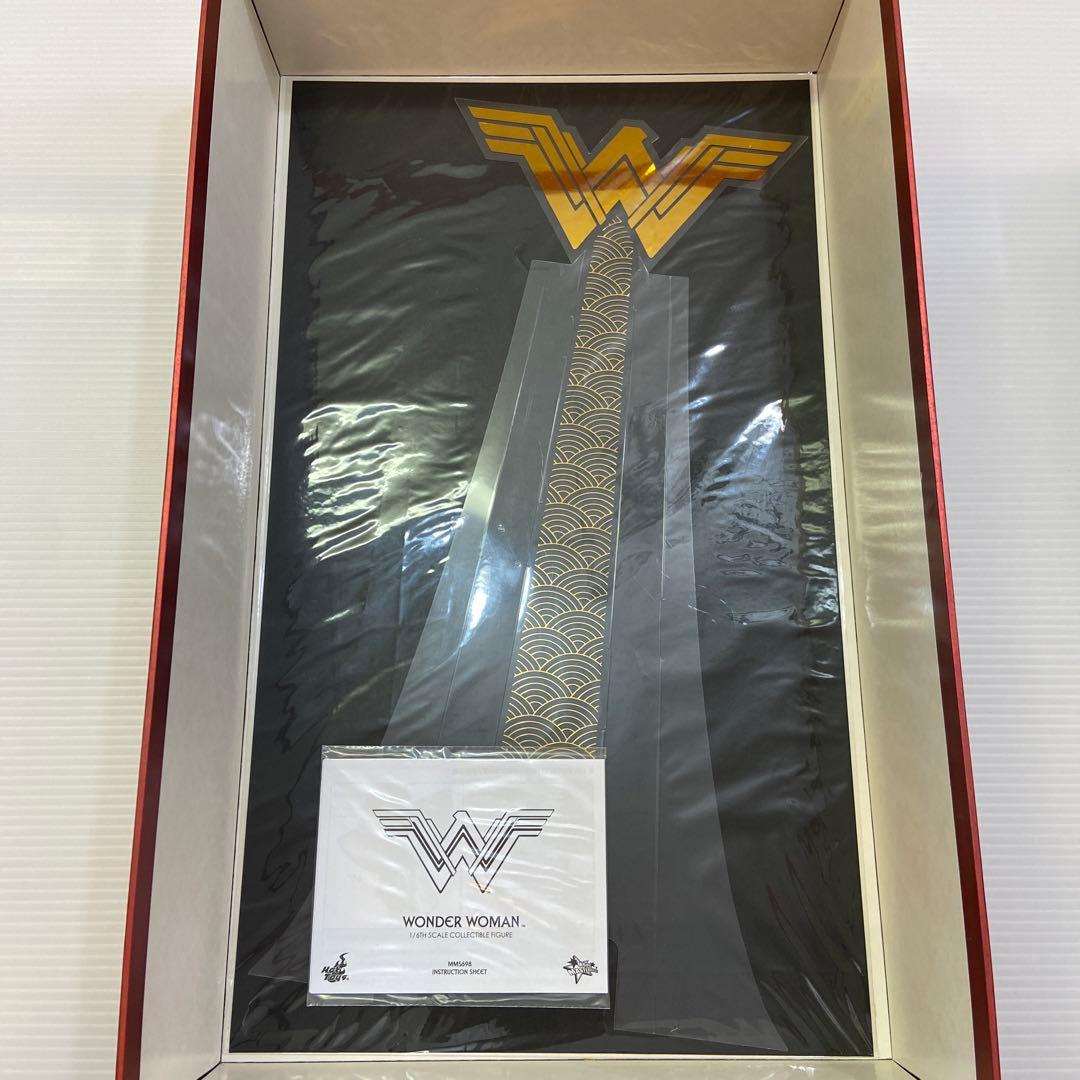 【未使用品】ホットトイズ ワンダーウーマン ワーナー100周年 MMS698