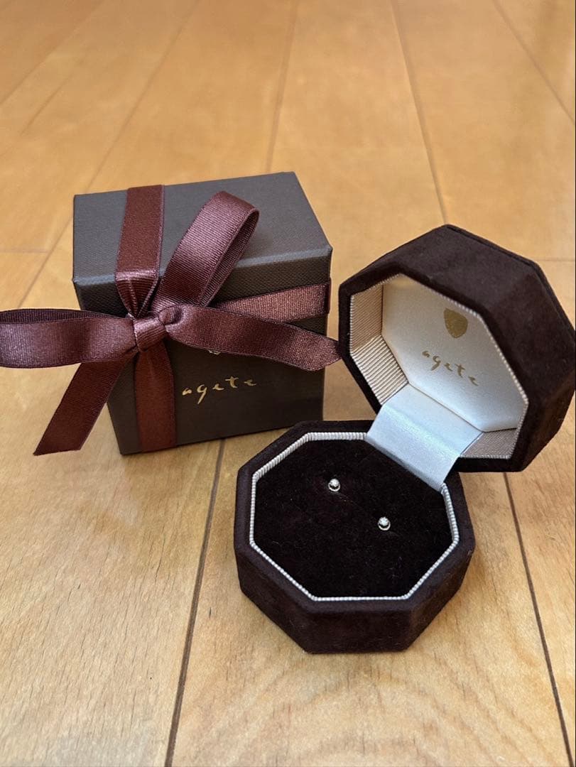 agete スタッドピアス ダイヤモンド