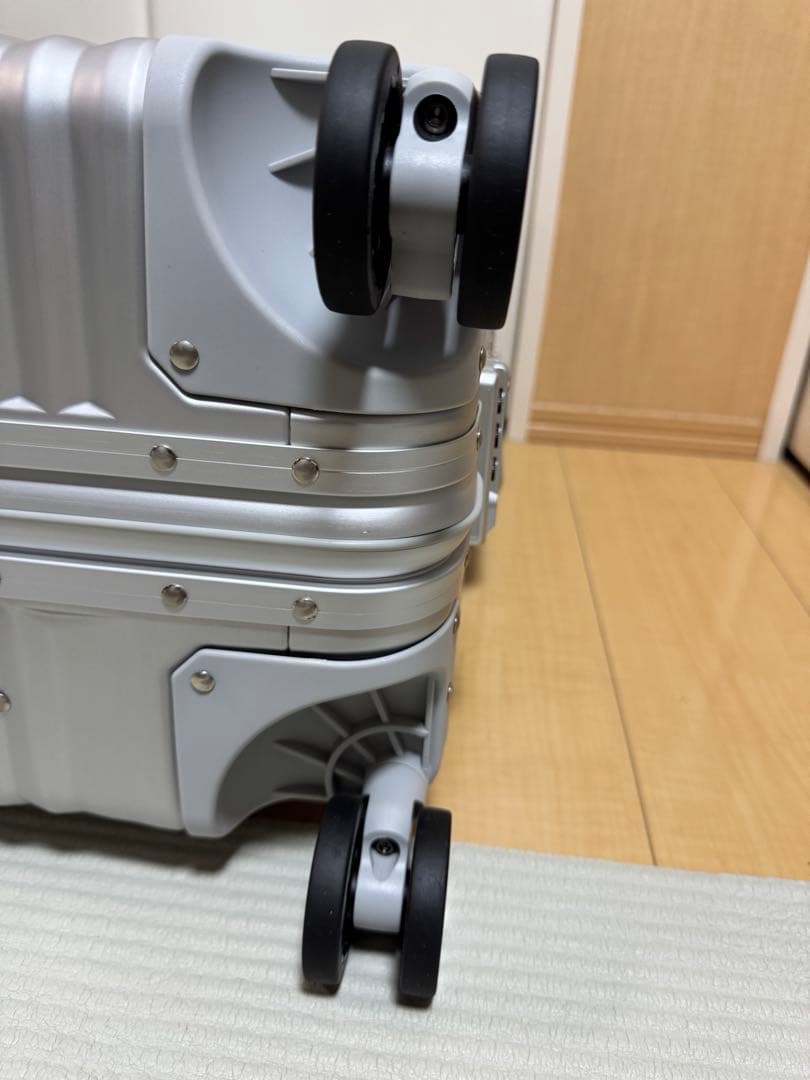 【未使用】非売品　メルセデスベンツ　キャリーケース　シルバー　65L