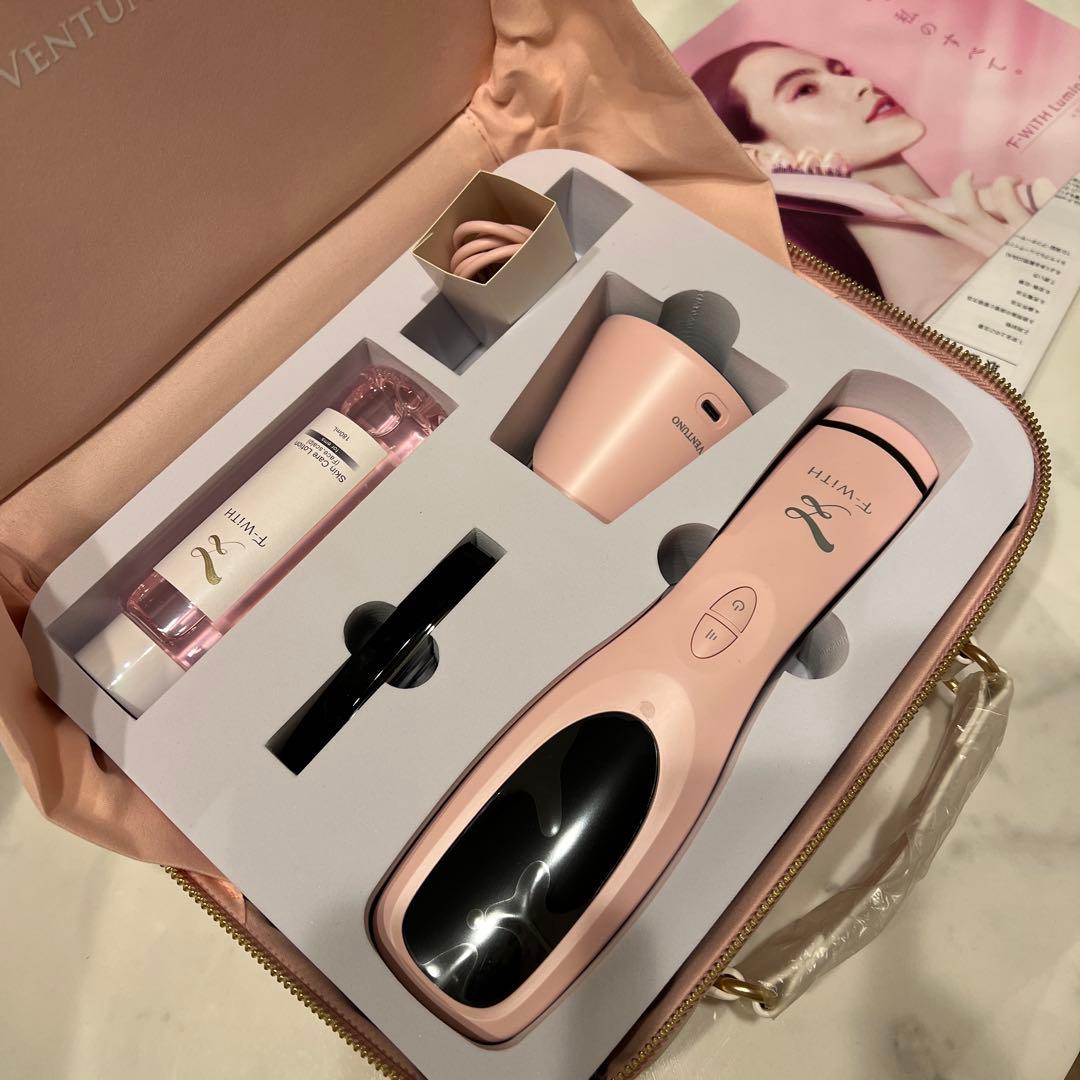 F-With Lumin Brush 美顔器