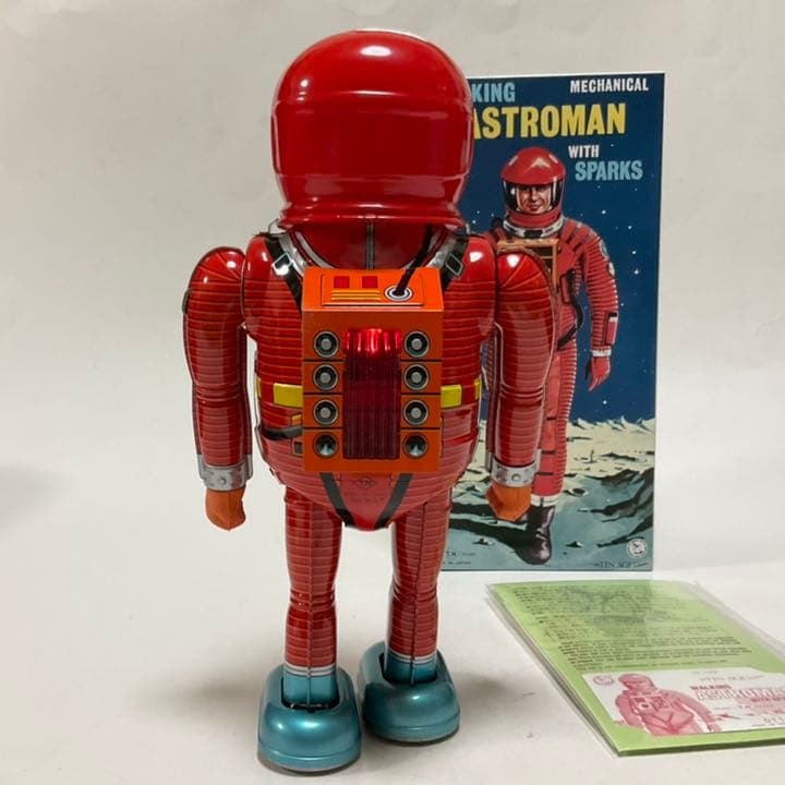 アストロマン 野村トーイの復刻版 ゼンマイで歩行、火花でる。