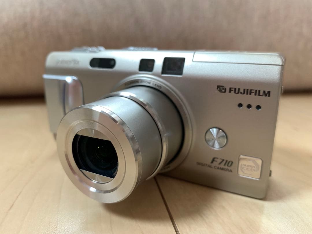 Fujifilm FinePix F710 デジタルカメラ