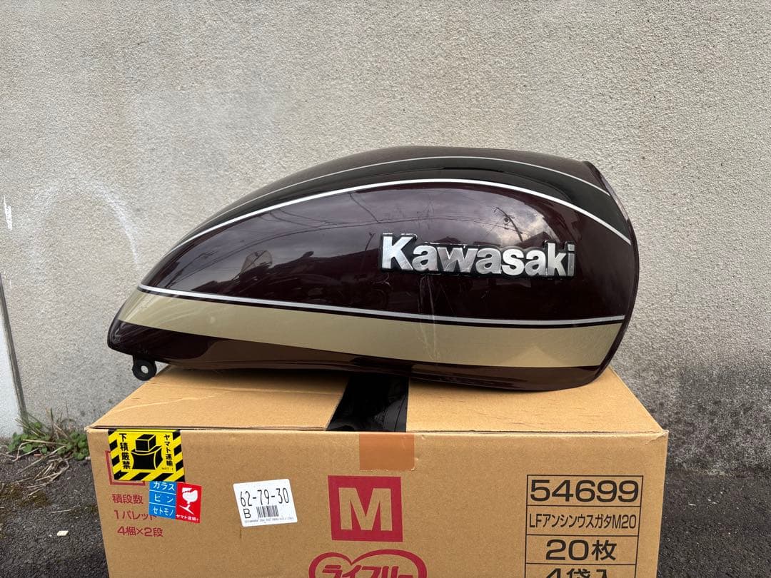 Kawasaki ゼファー750タンク ダークブラウン/ゴールド