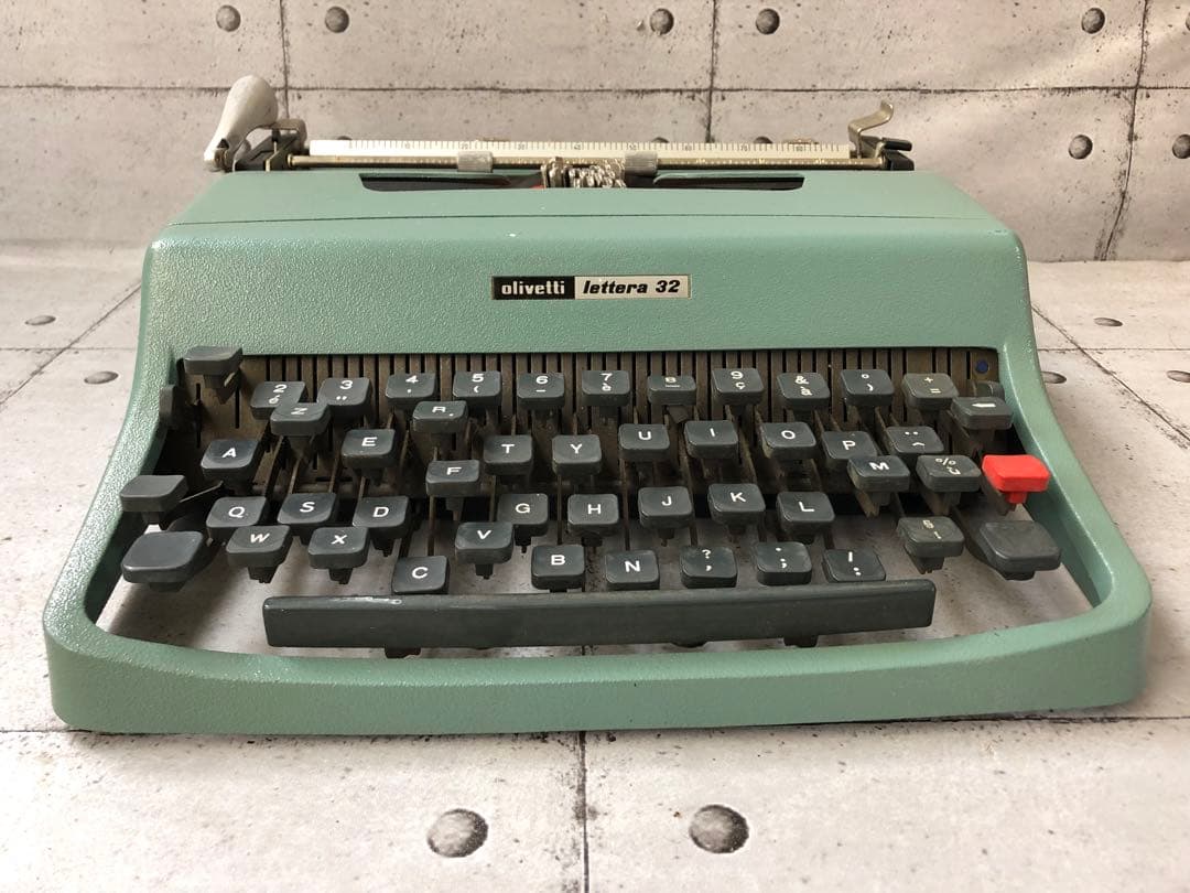 Olivetti タイプライター　lettera 32 ジャンク品(L129)