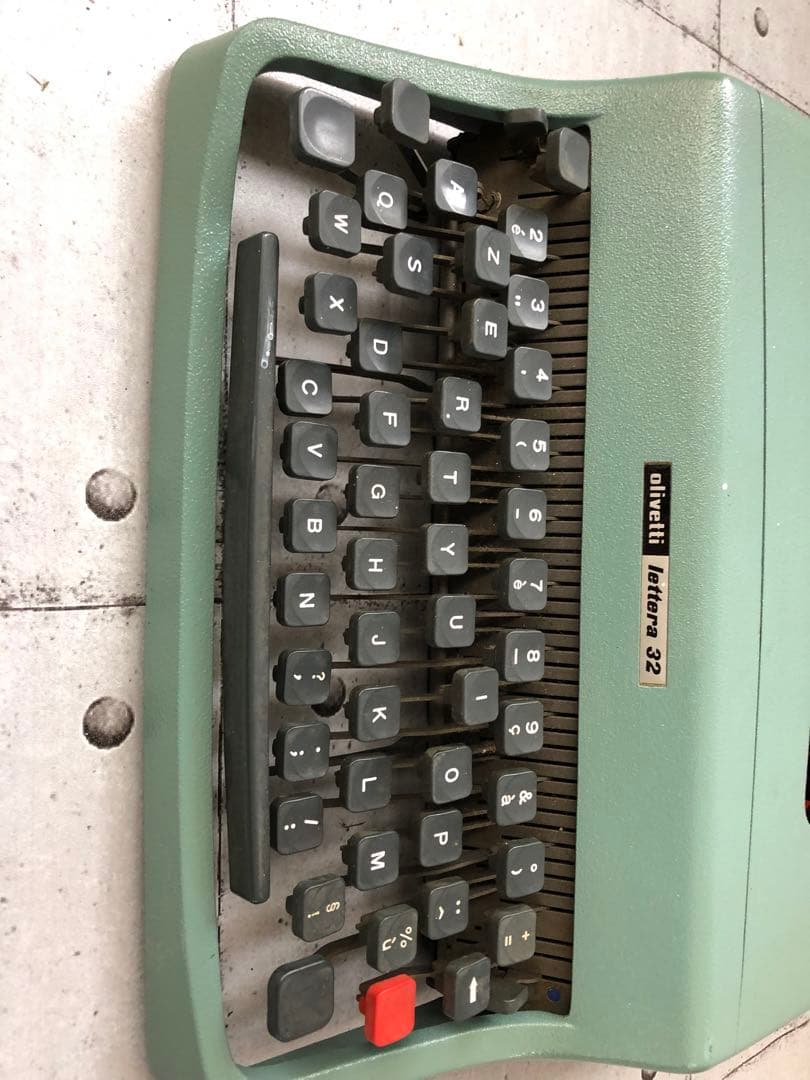 Olivetti タイプライター　lettera 32 ジャンク品(L129)
