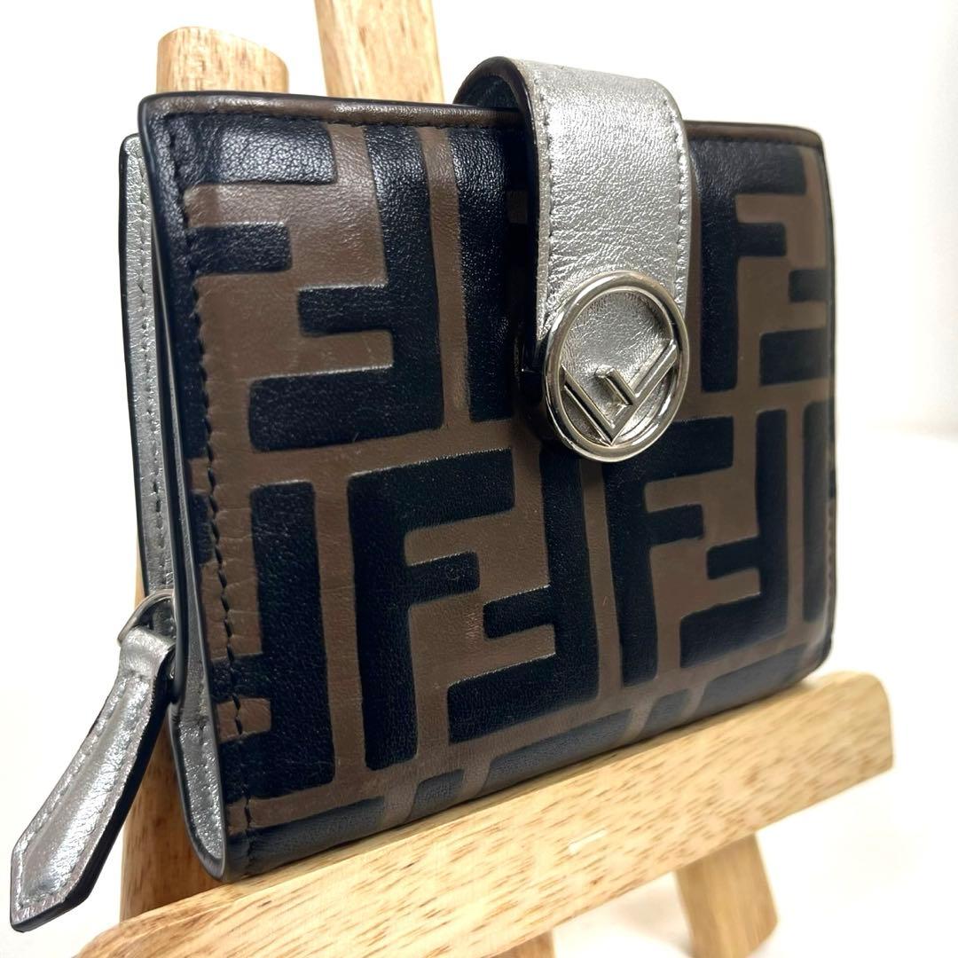 フェンディ　折り財布　FFロゴ　エンボス　ズッカ総柄　ラウンドファスナー　レザー