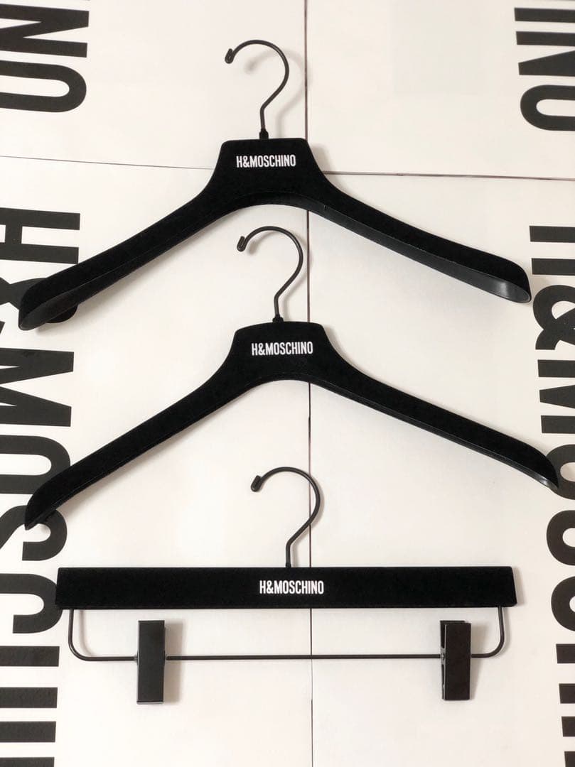 MOSCHINO  ショッパー3枚 + ハンガー 3点