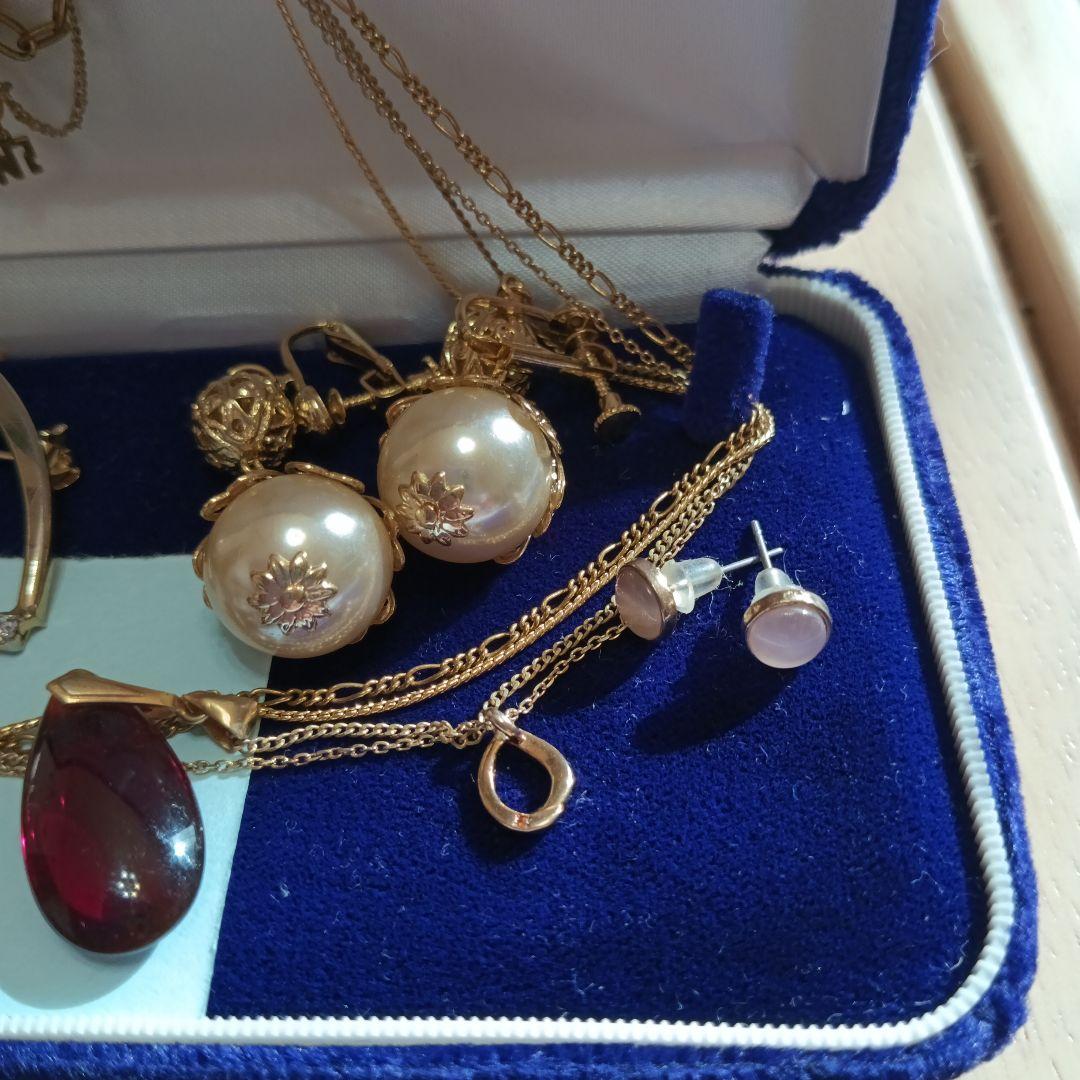 遺品整理アクセサリーまとめK18ルビー、ニナリッチ、4℃、14Kリングプレゼント