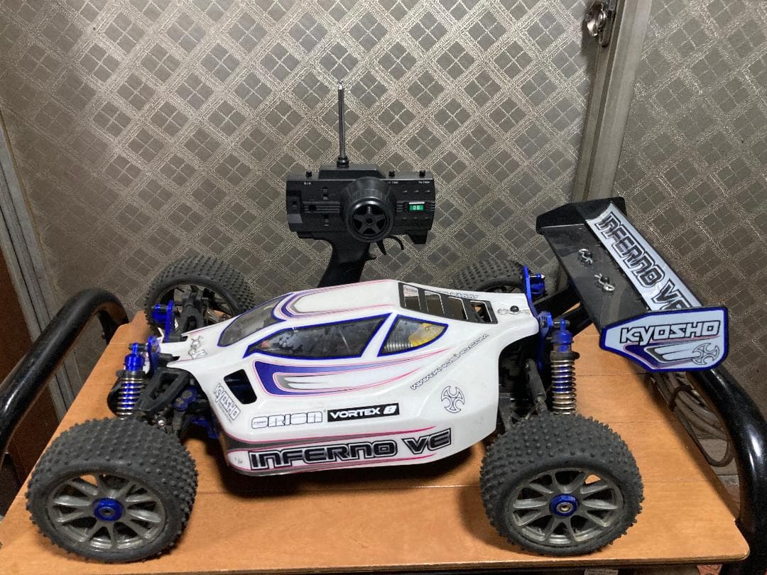 ●京商 1/8バギー インファーノVE レディーセット 送受信機付き！