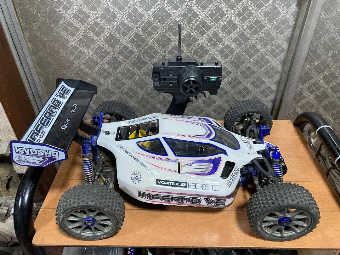 ●京商 1/8バギー インファーノVE レディーセット 送受信機付き！
