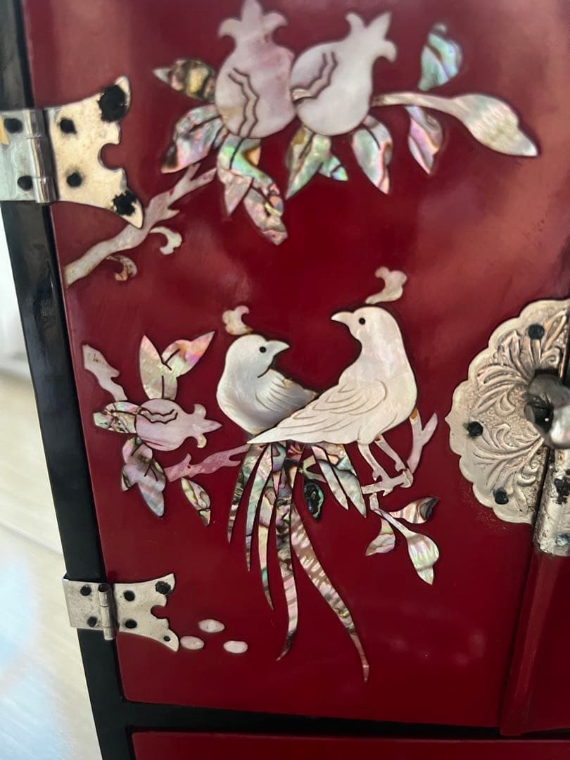 ◆韓国螺鈿細工 カギ付き 小物入れ 宝石箱 漆器 木製 引き出し (2つ)