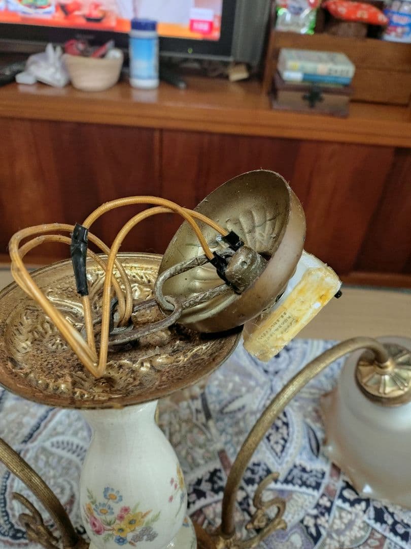 フラワーモチーフ6灯シャンデリア 必ずコメントをごらんください