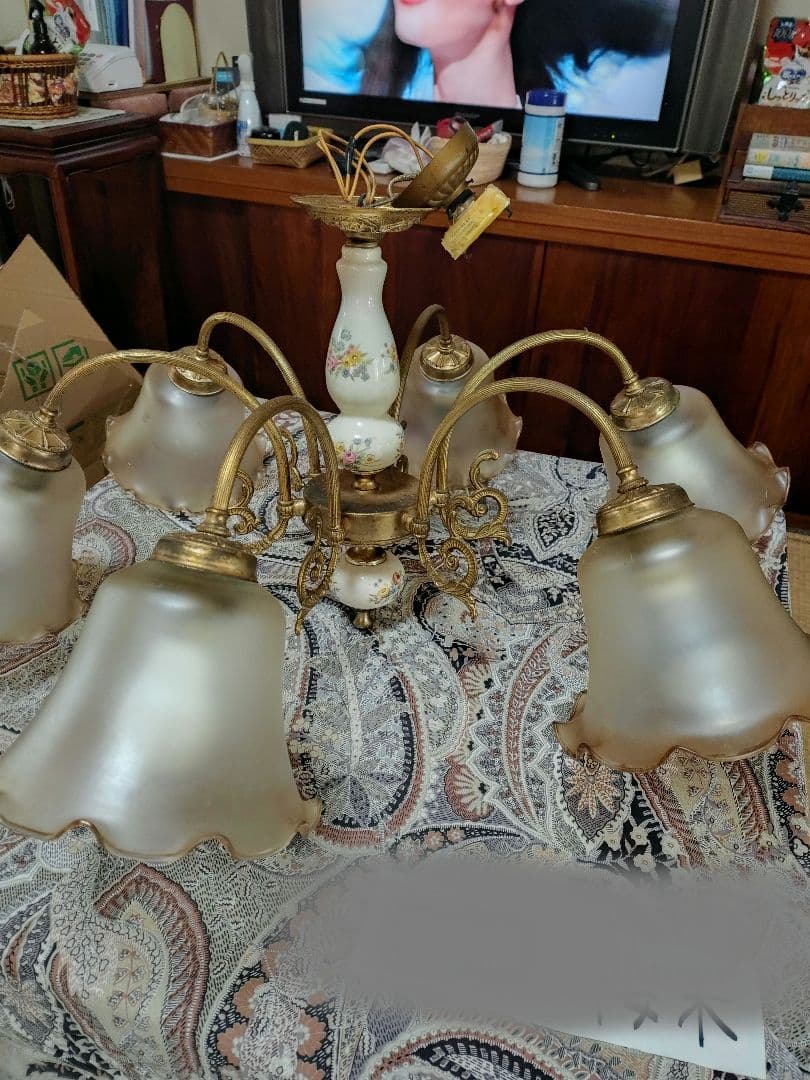 フラワーモチーフ6灯シャンデリア 必ずコメントをごらんください