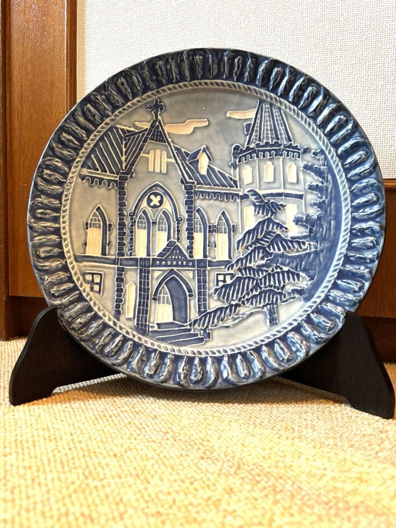 京泉窯、春仙作、慶應三田図書館のレリーフ30cm飾り皿