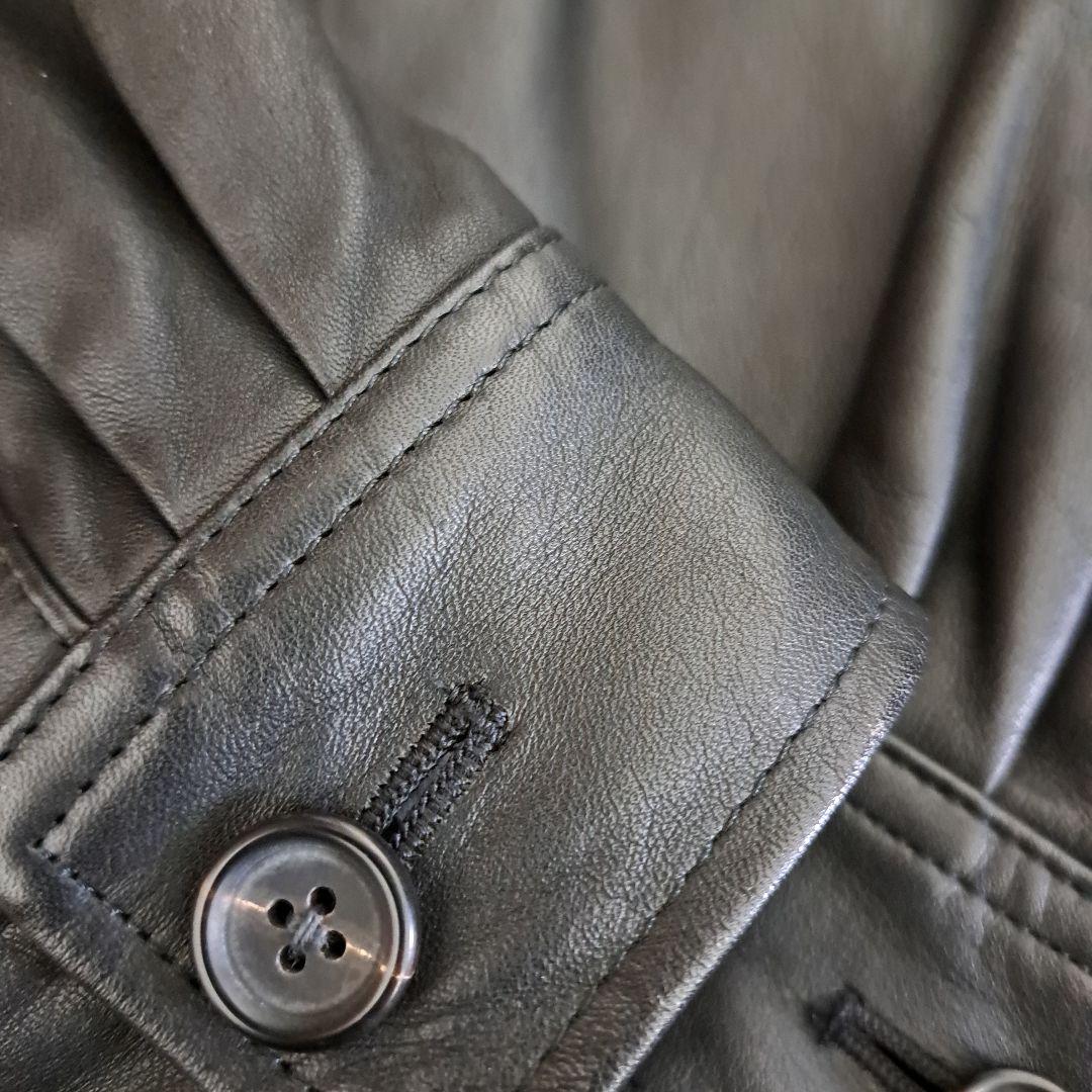 黒レザージャケット ボタン留め 襟付き