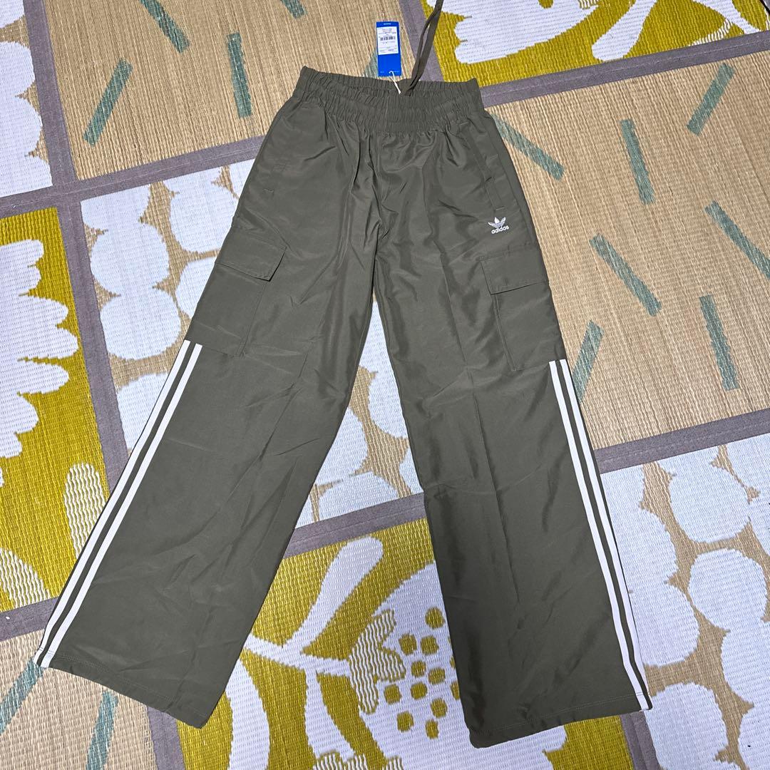 adidas カーゴパンツ