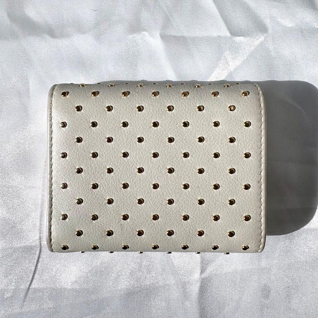 未使用級/現行✨プラダ 折り財布 三角ロゴ スタッズ RFID搭載 ホワイト