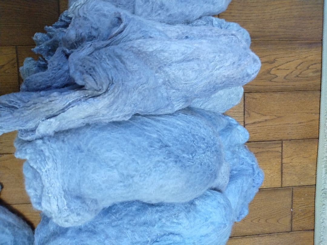 絹藍染めと草木染めの袋真綿1460g