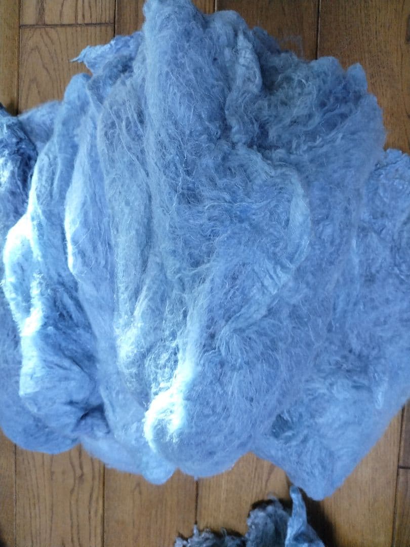 絹藍染めと草木染めの袋真綿1460g