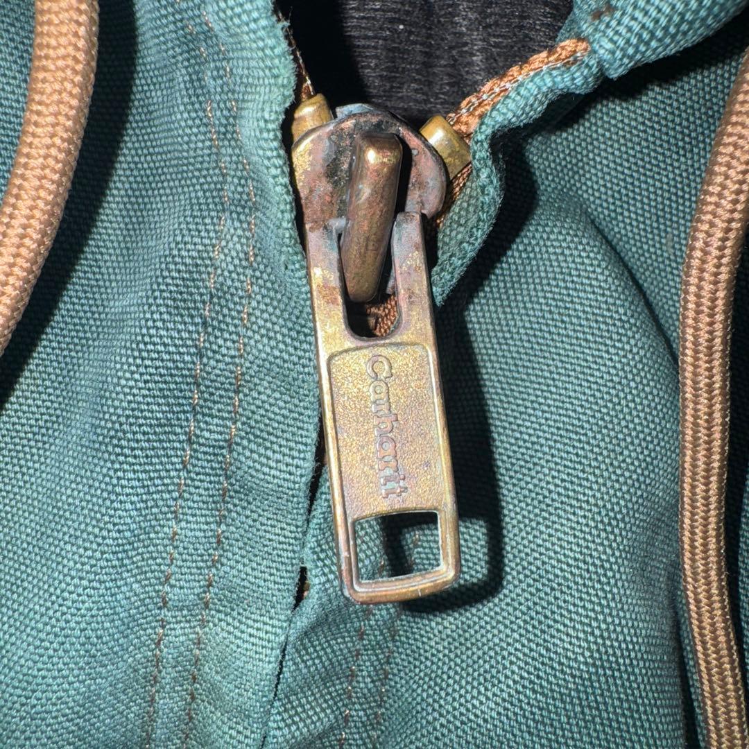 carhartt アクティブジャケット　グリーン　フェード　雰囲気
