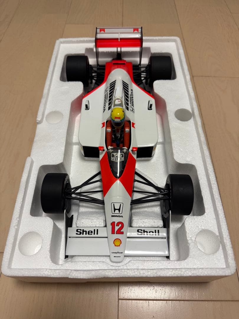 ミニチャンプス　マクラーレン　McLarenMP4/4 1/12ミニカー