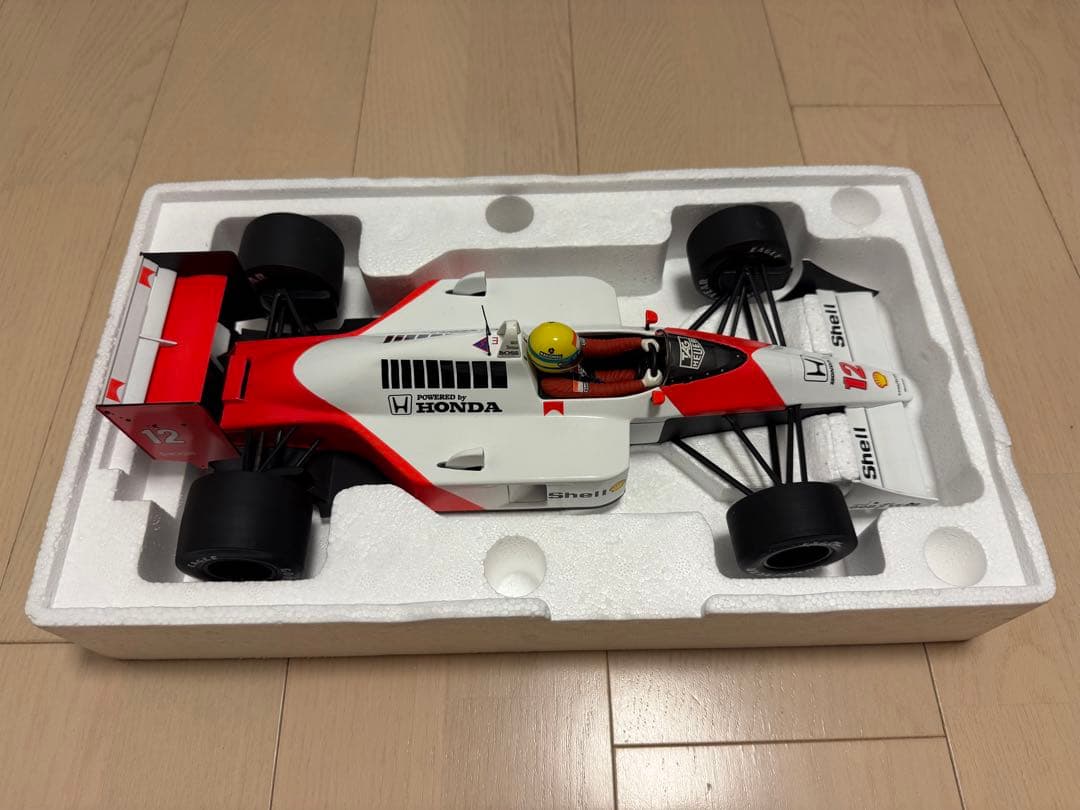 ミニチャンプス　マクラーレン　McLarenMP4/4 1/12ミニカー
