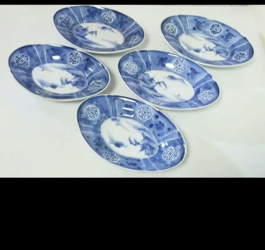 瑞の旧体での陶印いりの染め付け皿です