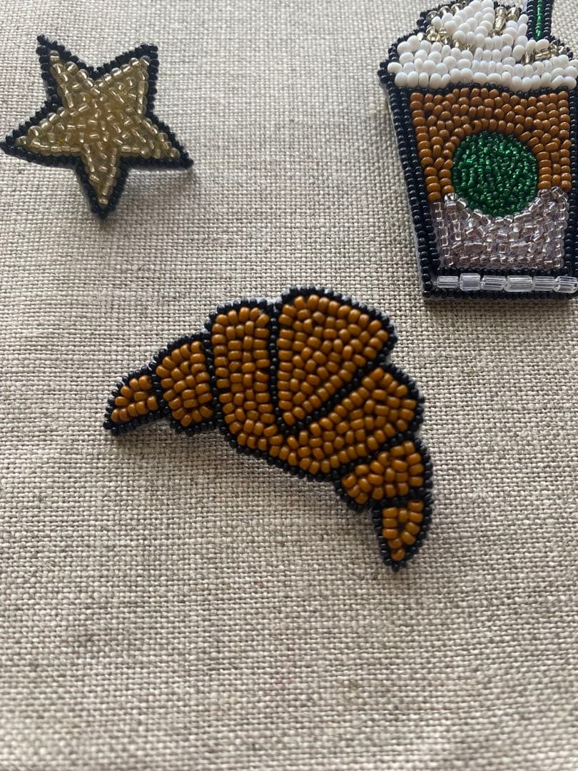 【あい】オートクチュールビーズ刺繡　タンブラー・クロワッサンブローチ