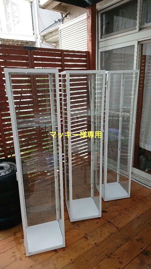ホワイト ガラスケース 3段棚付 3台