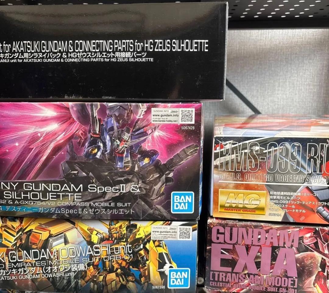 HGディスティニーガンダムspecIIゼウスシルエット合計4点ガンプラまとめ売り