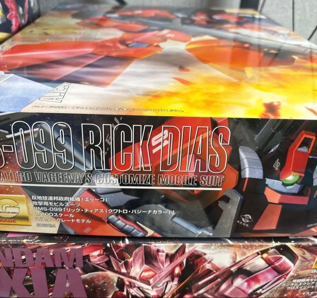 HGディスティニーガンダムspecIIゼウスシルエット合計4点ガンプラまとめ売り