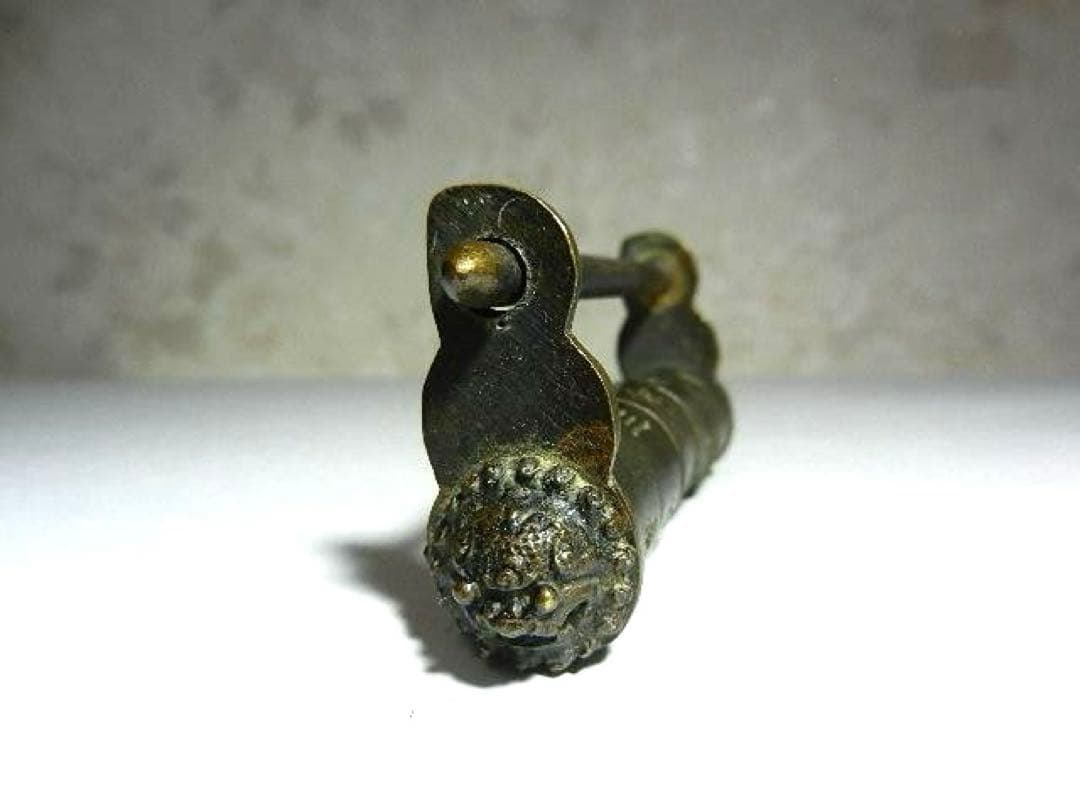 ５文字の組合せで解錠できる中国骨董錠前その１（真鍮製　長さ８．２㌢、重さ９３㌘）