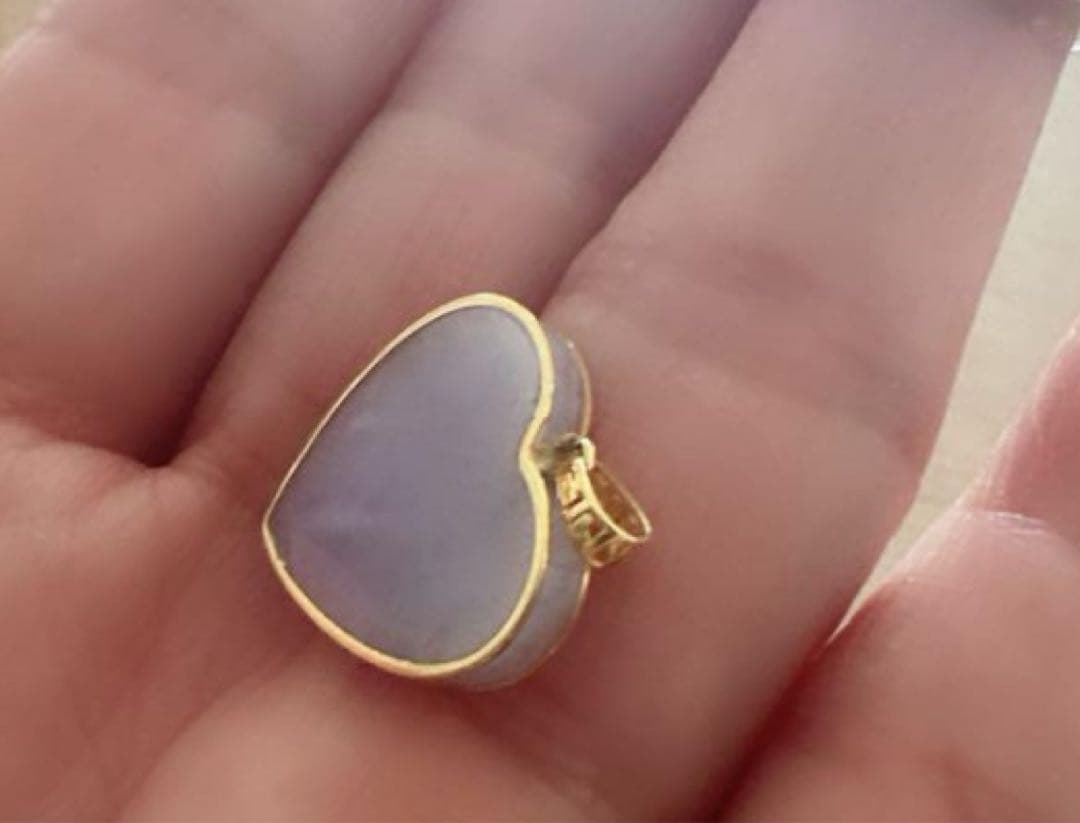 「新品］18K金ハート型純天然淡い紫色ペンダント　鑑定書付き