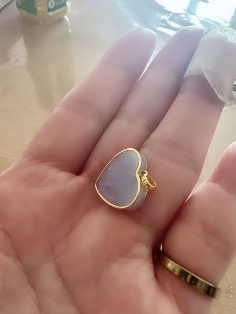 「新品］18K金ハート型純天然淡い紫色ペンダント　鑑定書付き