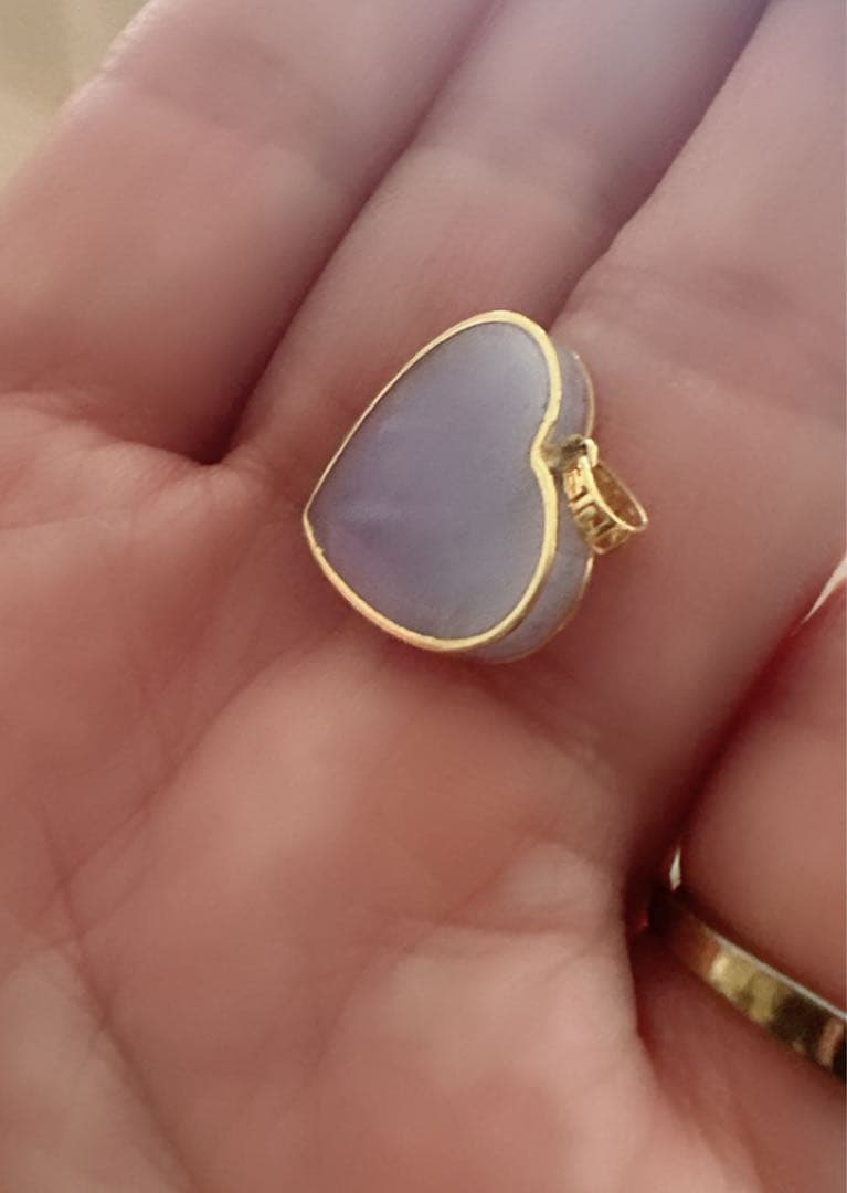 「新品］18K金ハート型純天然淡い紫色ペンダント　鑑定書付き