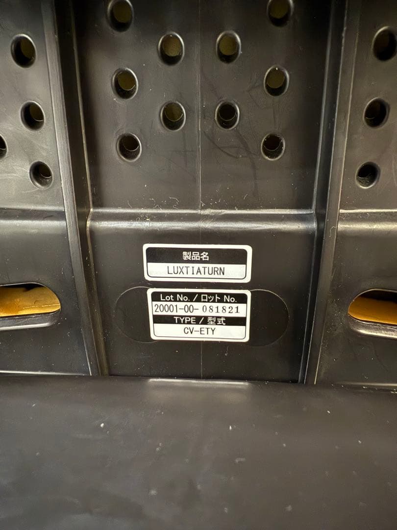 【美品】combi 360° ラクティアターン チャイルドシート CV-ETY