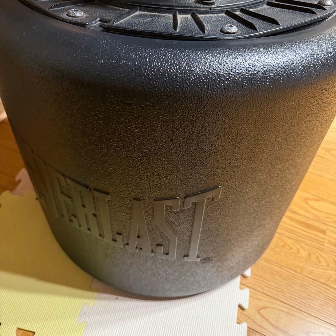 スタンド式のEVERLAST PowerCoreサンドバッグ