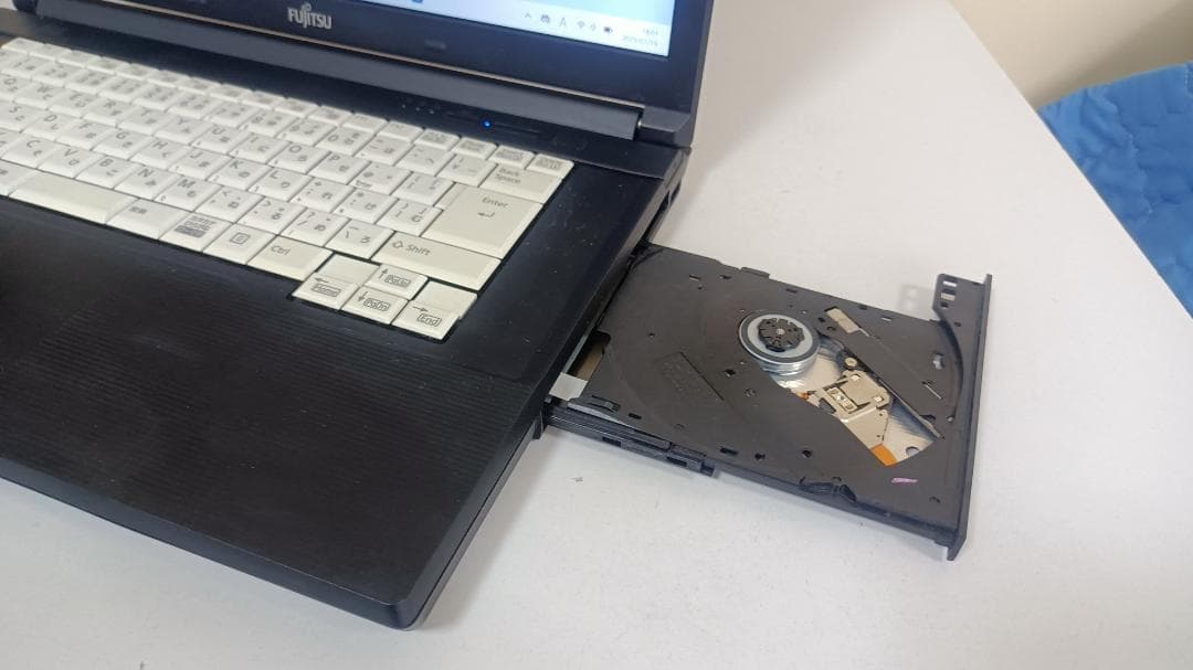 ⭐️ノートパソコンFUJITSU第六世代Core i5 SSD256Gメモリ8G