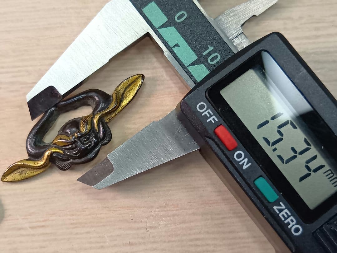 煙草入れ／前金具