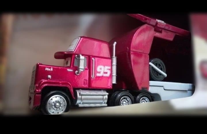 マテルカーズ　ROAD TRIPPIN’ MACK