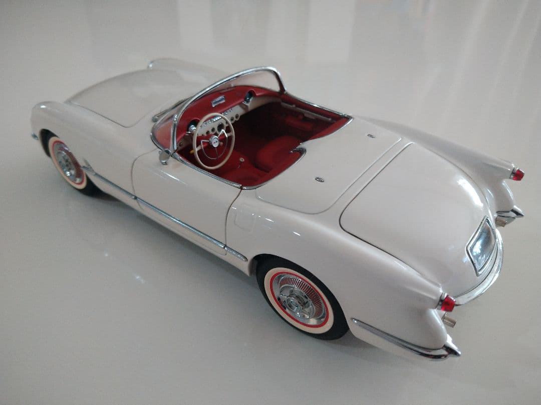 車　ダイキャストミニカー　1/18　ＡＵＴＯ・ＡＲＴ　コルベット１９５３