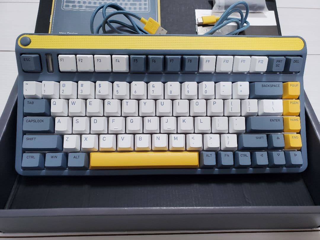 IQUNIX A80 メカニカルキーボード【赤軸】