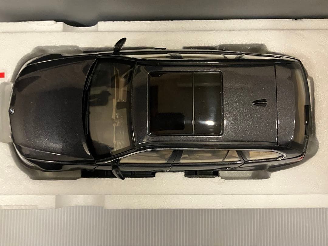 ミニカー 1/18 BMW 330i ツーリングTouring グレー