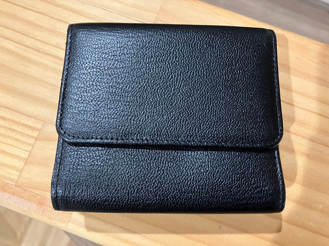 CHANEL ブラックレザー三つ折り財布