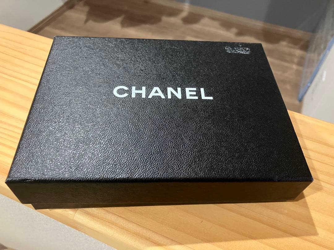 CHANEL ブラックレザー三つ折り財布
