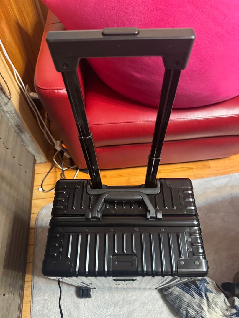 新品未使用　アルミ製　ブラック キャリーケース　9567